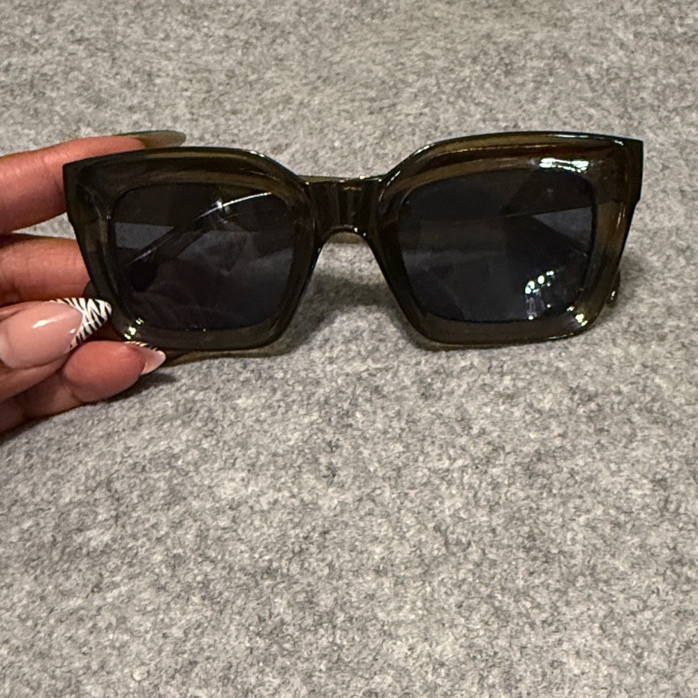 Chic Olive Green Square Sunglasses